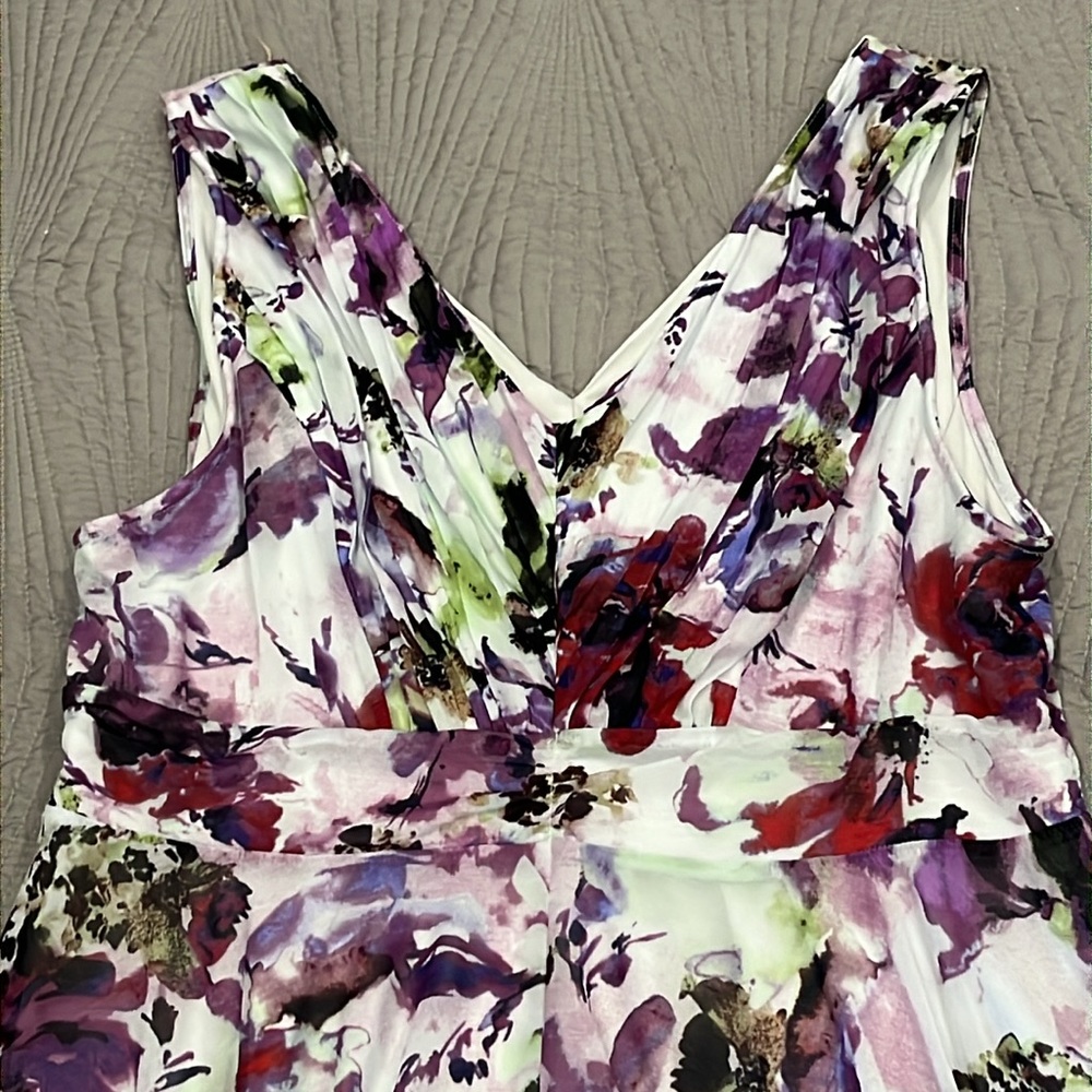 Vera Wang Women’s Simple Vera Purple Floral VNeck Lined Dress - Picture 4 of 9